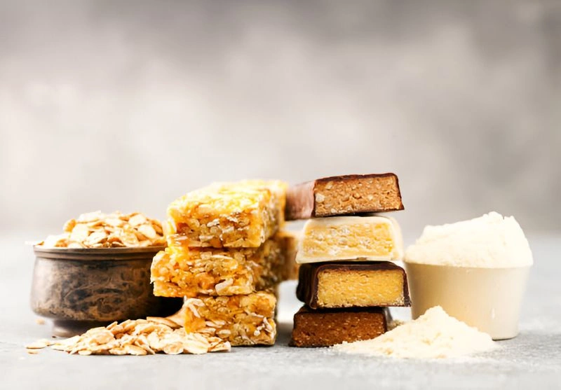 پروتئین بار بادام هندی و پودر نارگیل