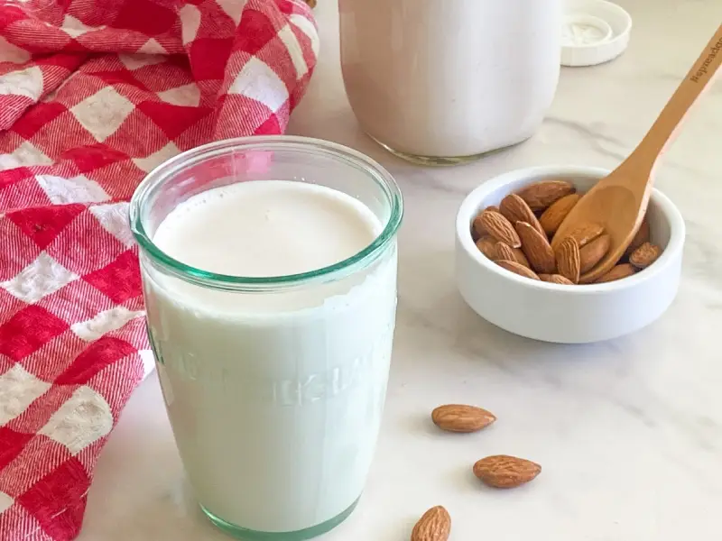 خواص شیر بادام برای مردان