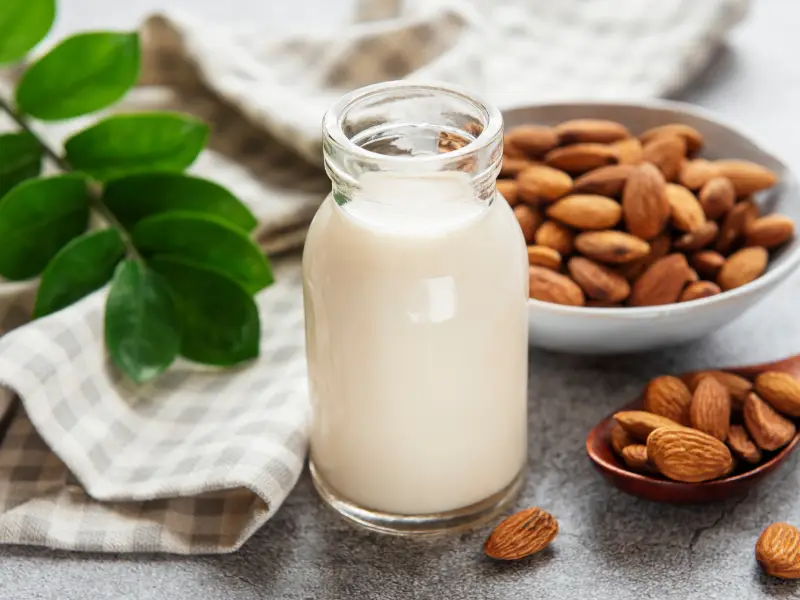خواص شیر بادام در بارداری