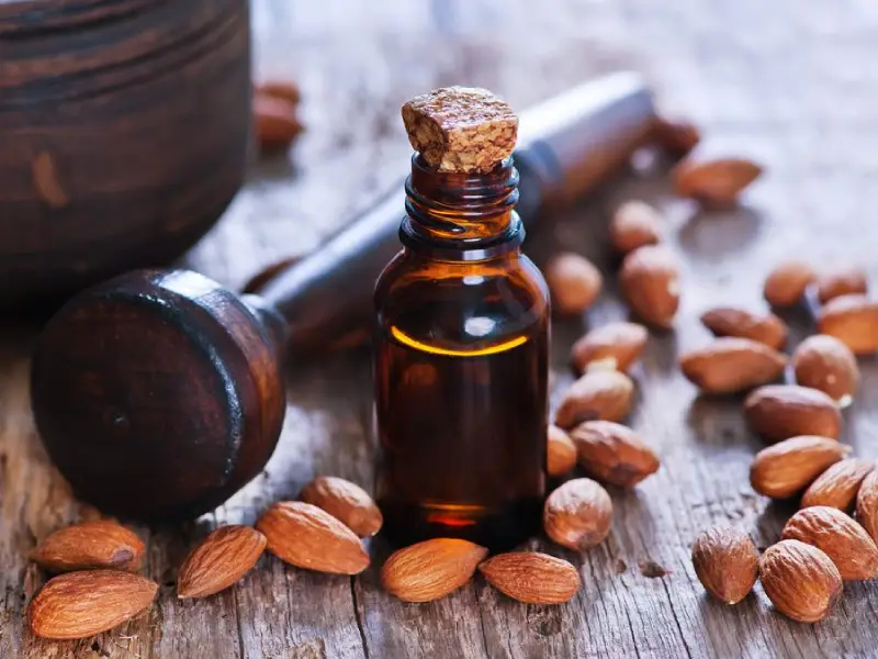 فواید روغن بادام تلخ